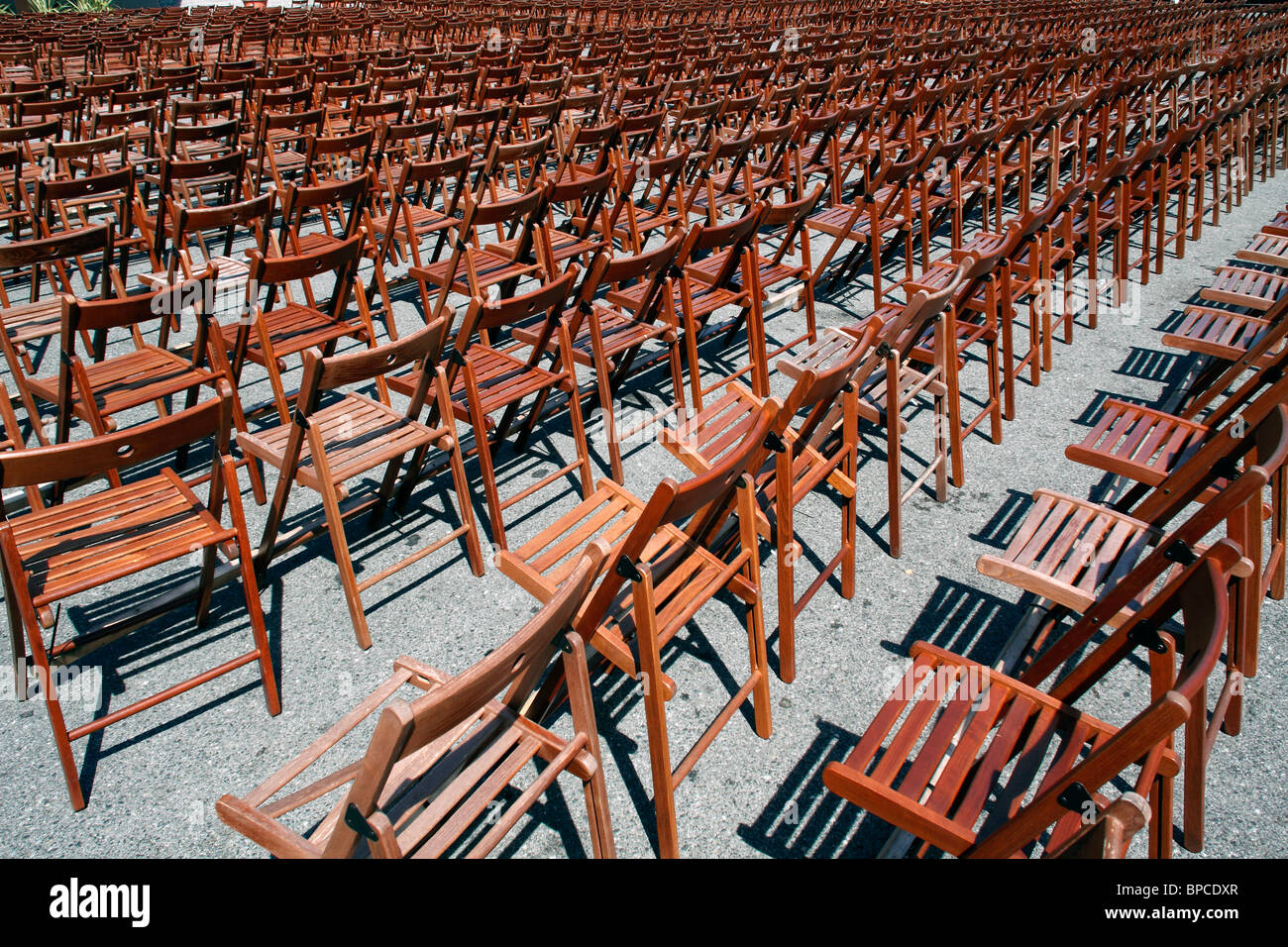 Free chairs hi-res stock photography and images - Alamy