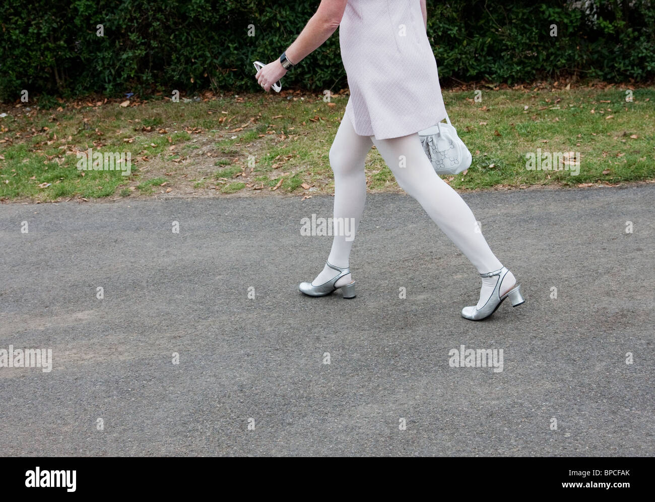1950s woman walking hi-res stock photography and images - Alamy