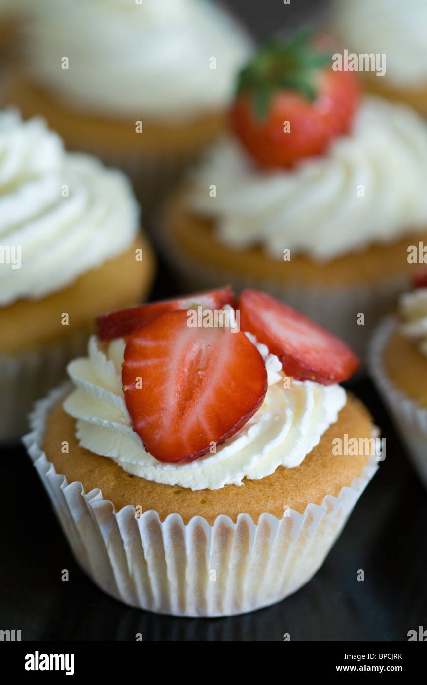 Strawberries cakes hi-res stock photography and images - Alamy