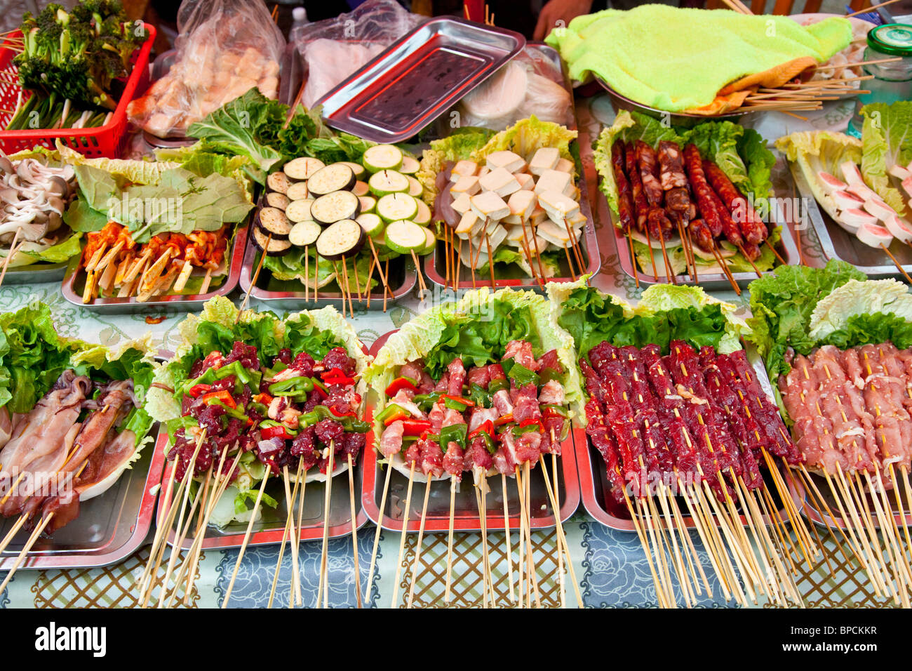 Grilling skewers in Shangri-La or Zhongdian in Yunnan Province, China Stock Photo