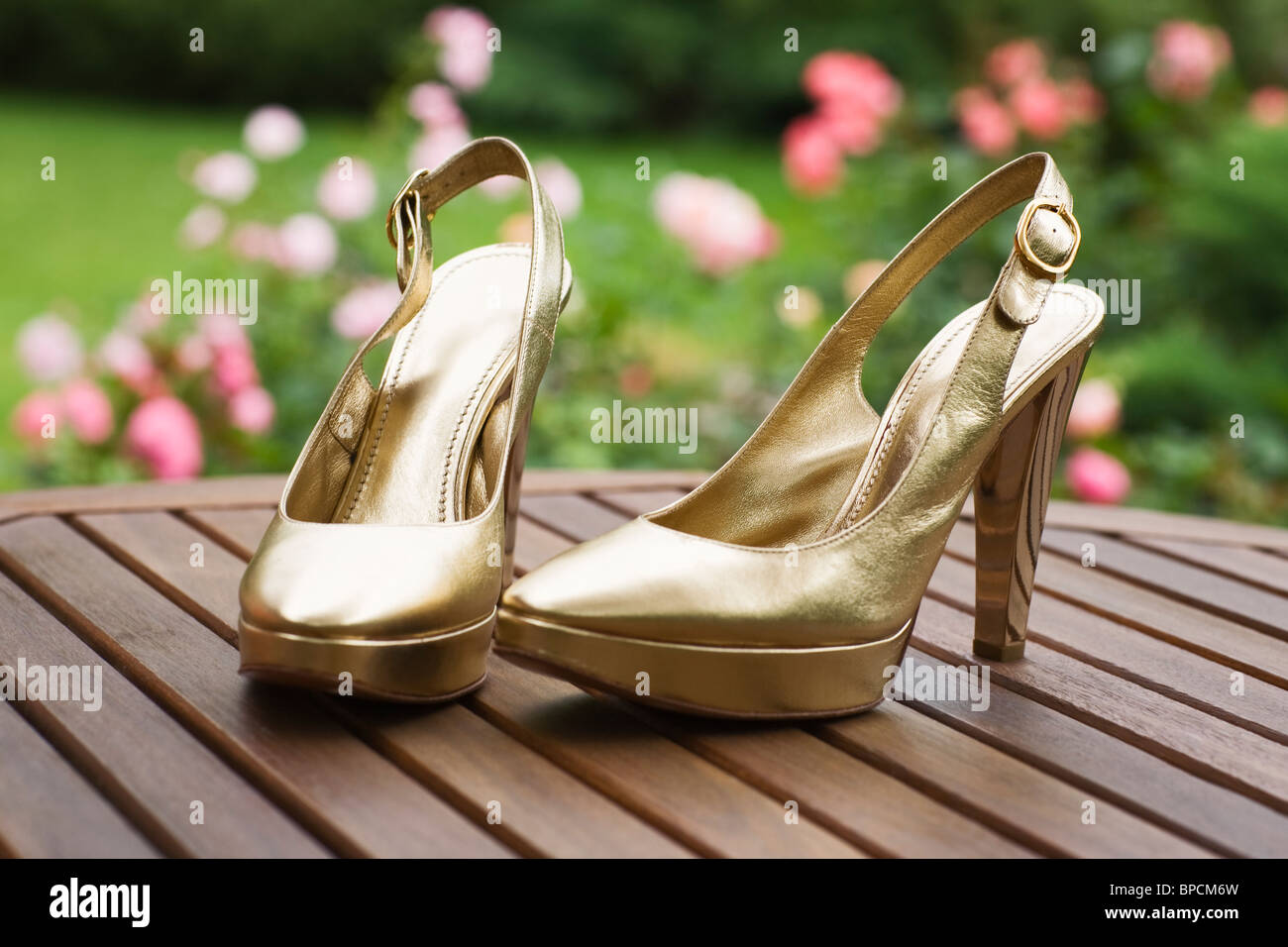 Gold high heels hires stock photography and images Alamy