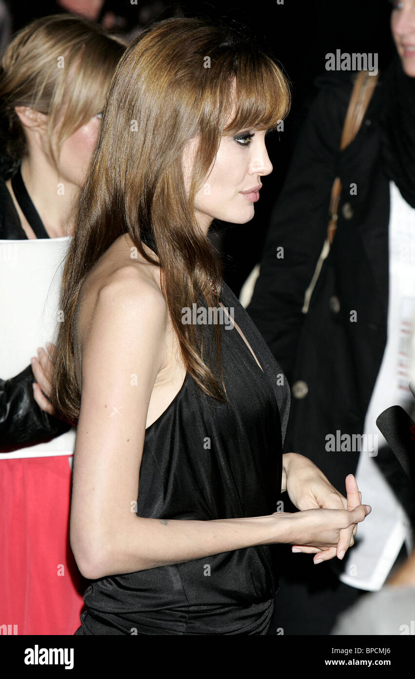 Angelina jolie salt premiere hi-res stock photography and images - Alamy