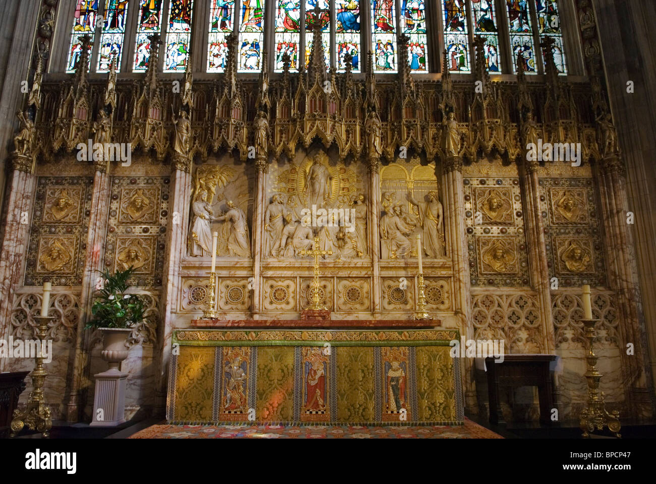 St Georges Chapel Windsor Castle Interior alter and stained glass windows of  Berkshire England.  HOMER SYKES Stock Photo
