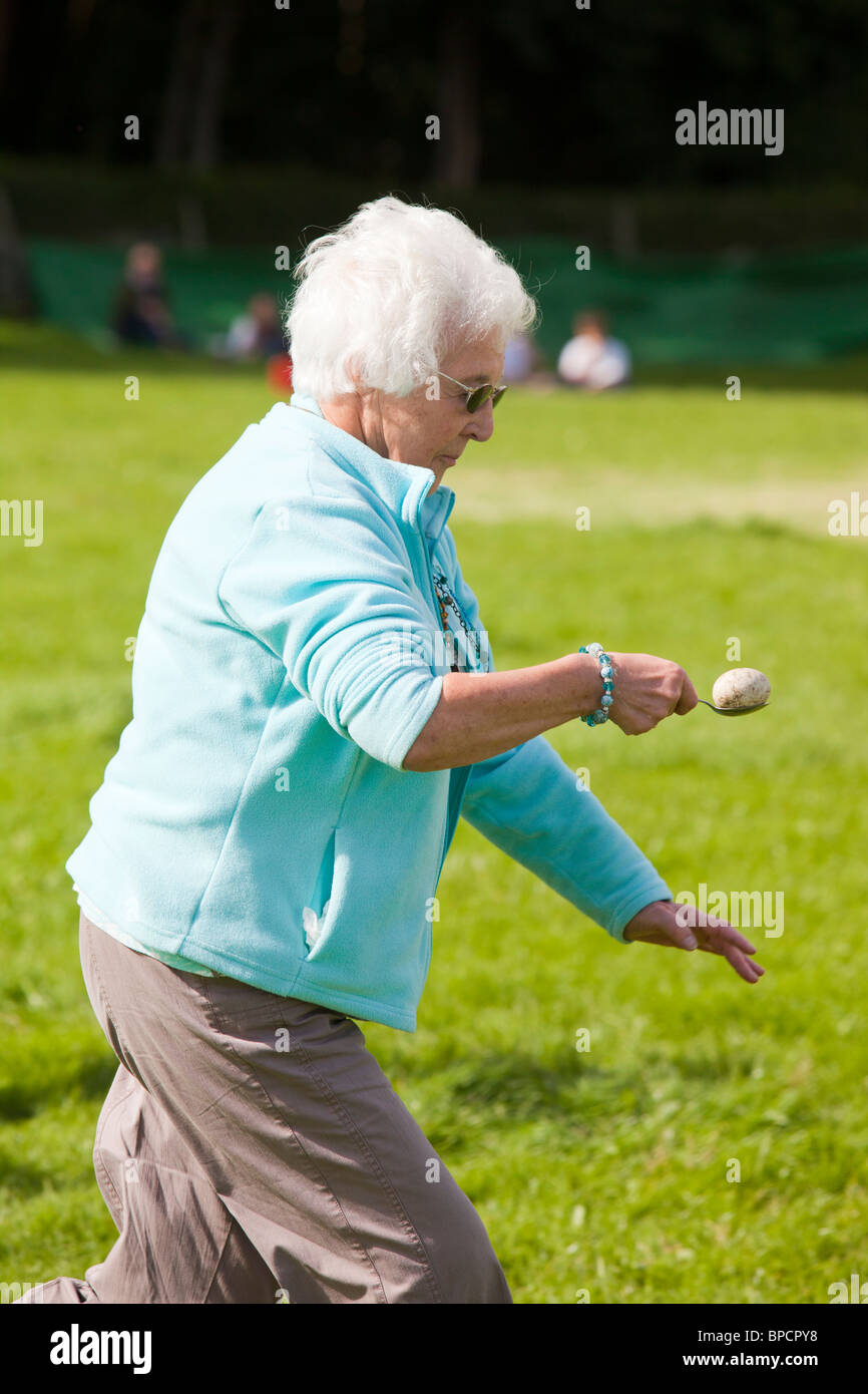 Egg spoon race old hires stock photography and images Alamy