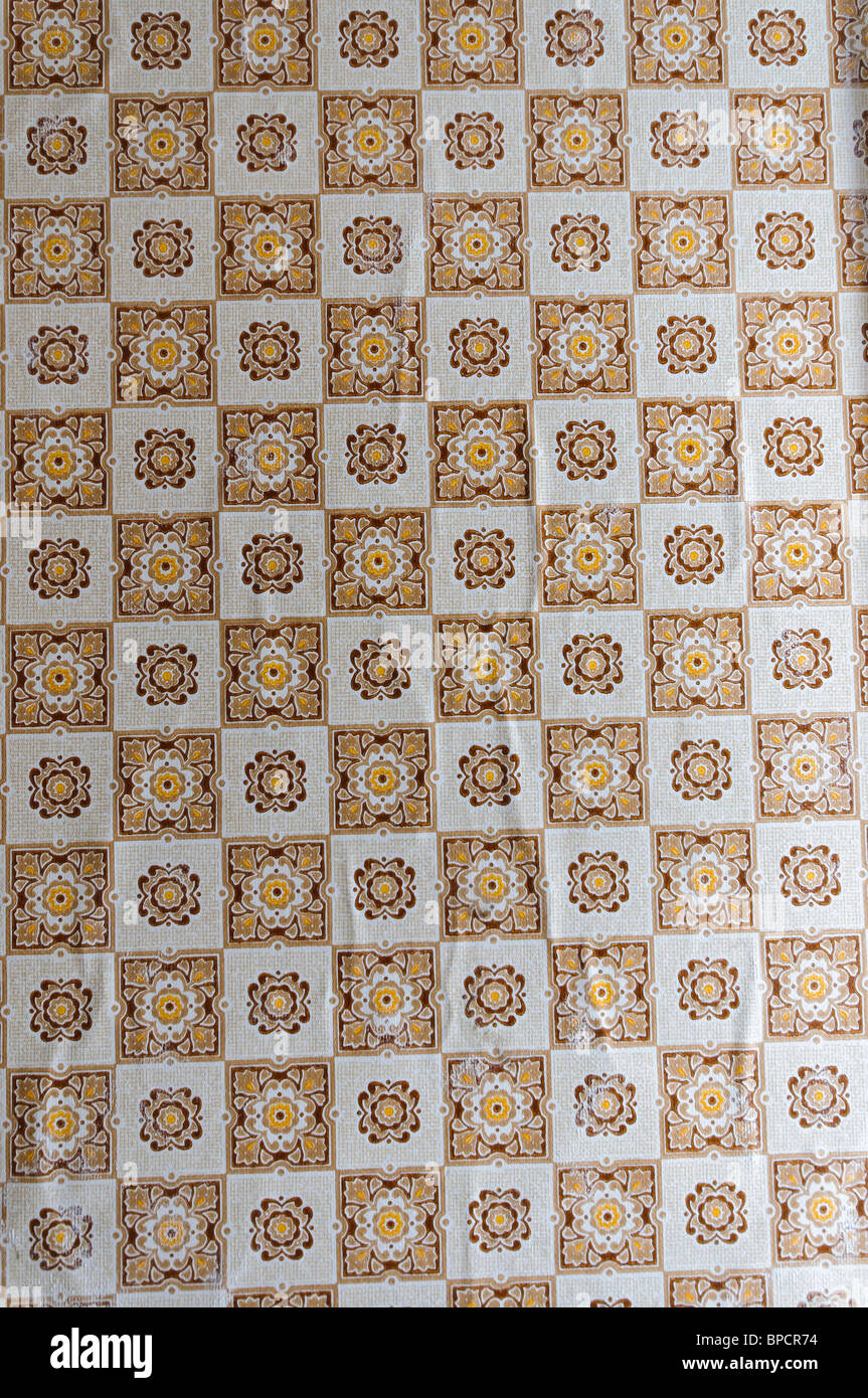 Patterned wallpaper from the 1970s/1980s Stock Photo