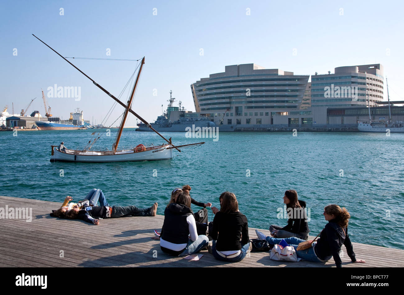 Teenagers relaxing on the waterfront. Moll de la Fusta. Barcelona. Spain Stock Photo