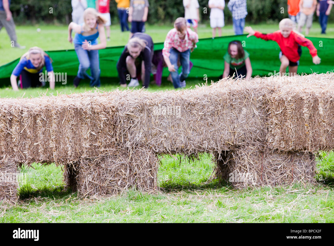 Hay bale racing hi-res stock photography and images - Alamy