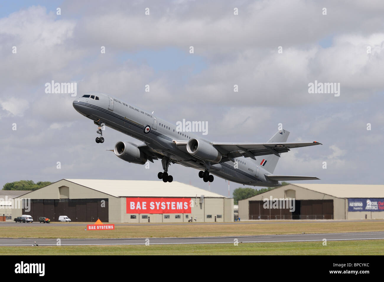Royal New Zealand Air Force Boeing 757 NZ7572 from 40 Squadron  takes off to rehearse its display at the 2010 RIAT Stock Photo