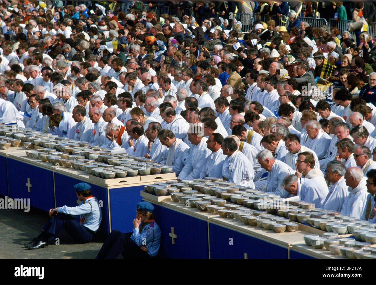 Pope John Paul II Visit to Ireland - priests ready to give out Holy Communion During Mass at Knock, Ireland Stock Photo