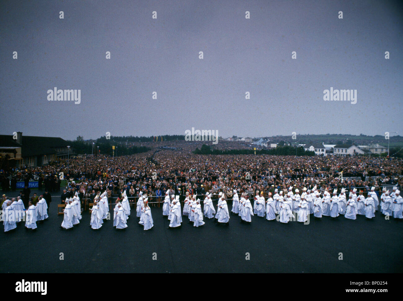 Procession of bishops arriving for Mass celebrated by Pope John Paul II in Knock during his visit to Ireland Stock Photo