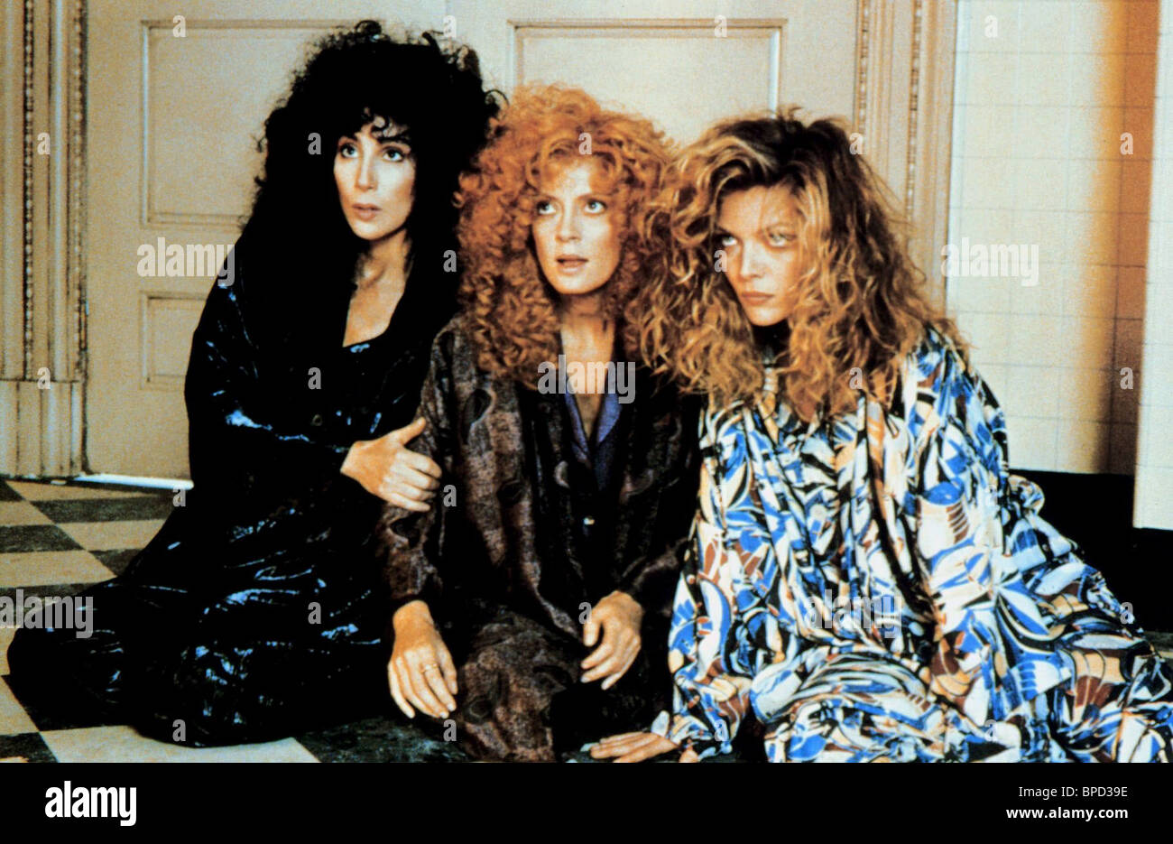 Cher Susan Sarandon Michelle Pfeiffer The Witches Of Eastwick Stock Photo Alamy