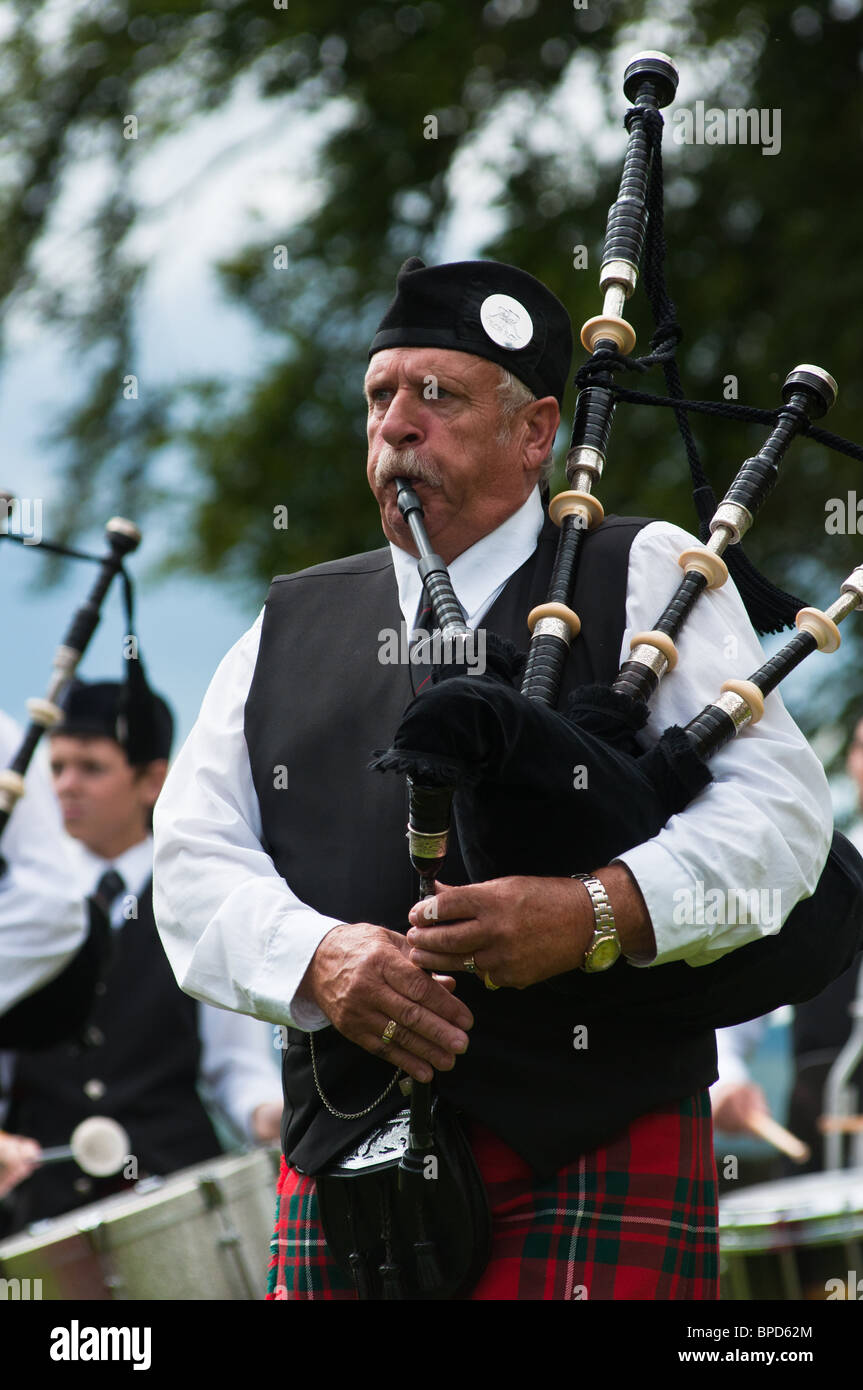 Scottish pipers hires stock photography and images Alamy