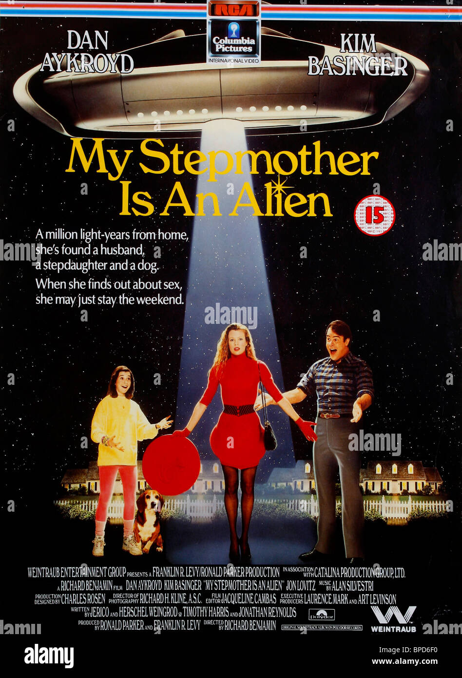 Alison Hannigan Kim Basinger Dan Aykroyd Poster My Stepmother Is Stock Photo Alamy