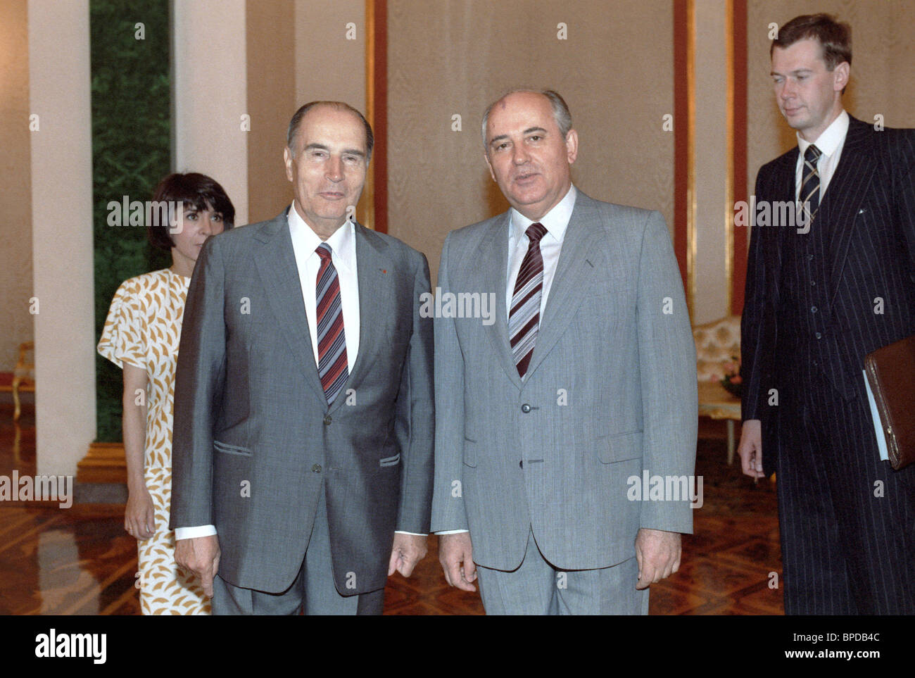 Mikhail Gorbachev And Francois Mitterrand 1986 Stock Photo Alamy