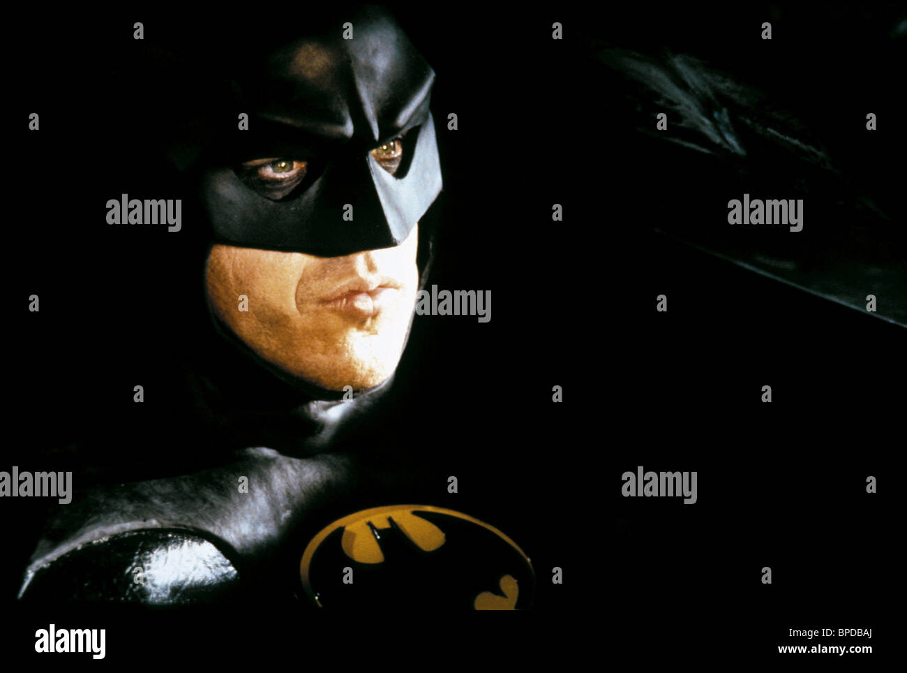 Menebak Usia Batman Keaton Di The Flash - Foto 7