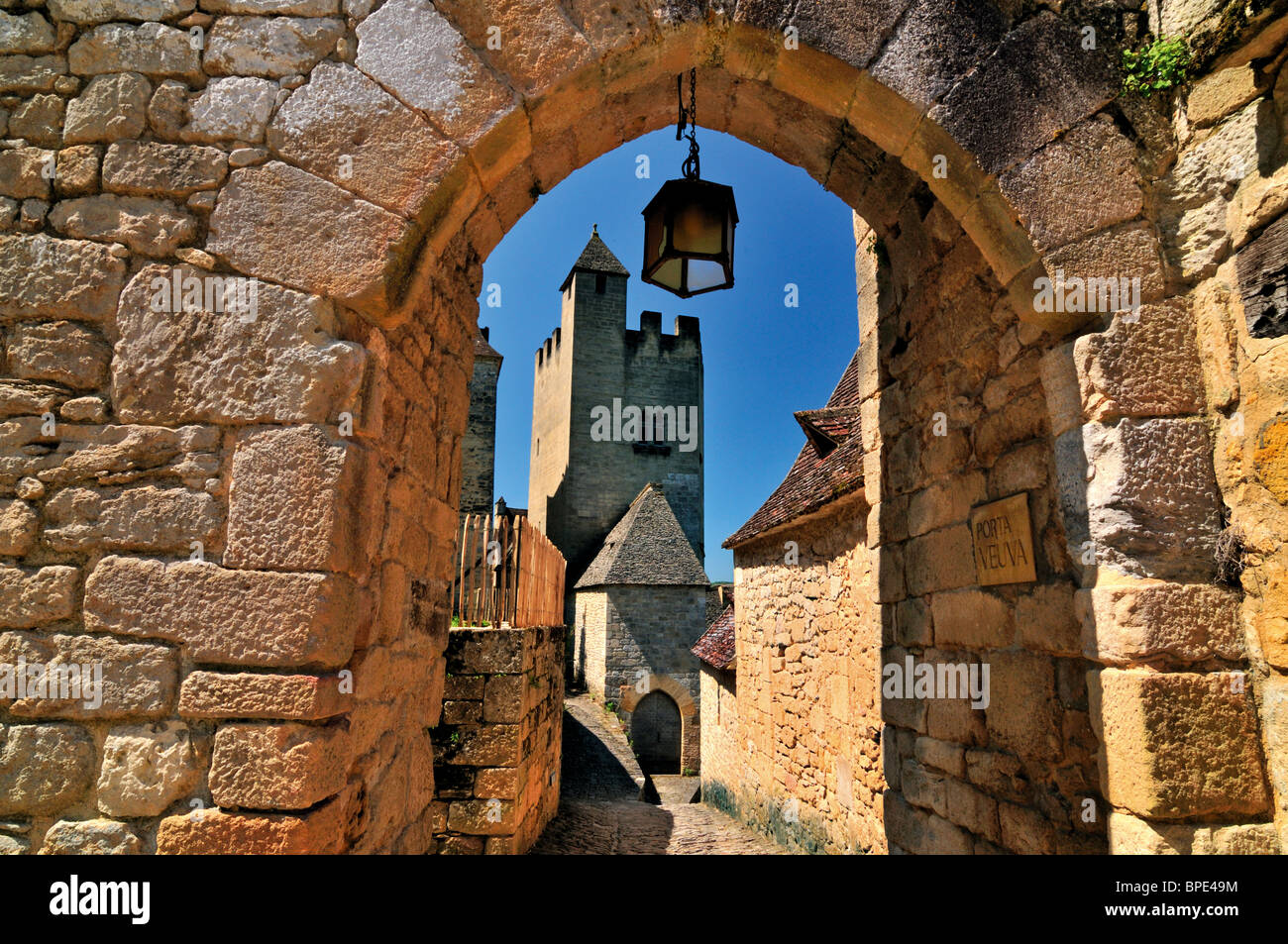France: Medieval gateway 'Porta Veuva' in Beynac Stock Photo