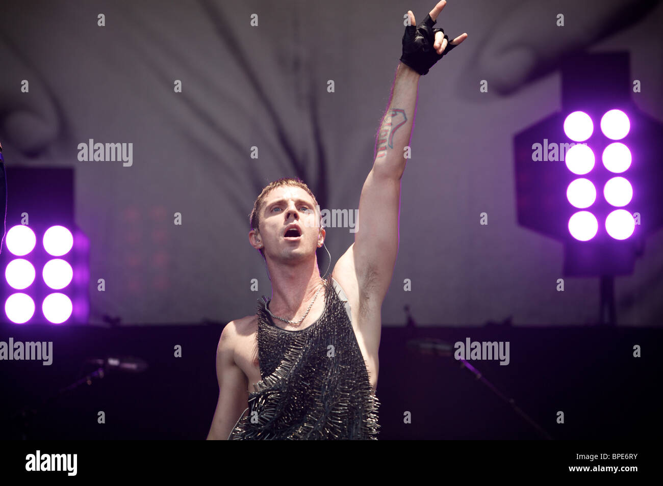 Jake Shears and Ana Matronic, Scissor Sisters, Pyramid Stage