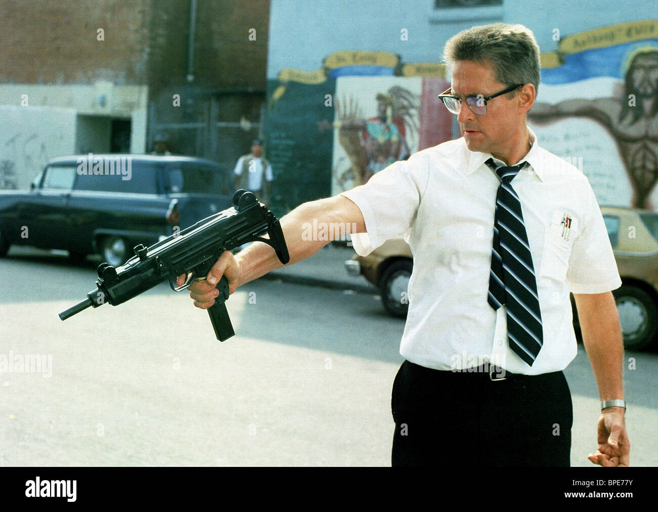 MICHAEL DOUGLAS FALLING DOWN (1993 Stock Photo: 31045839 ...