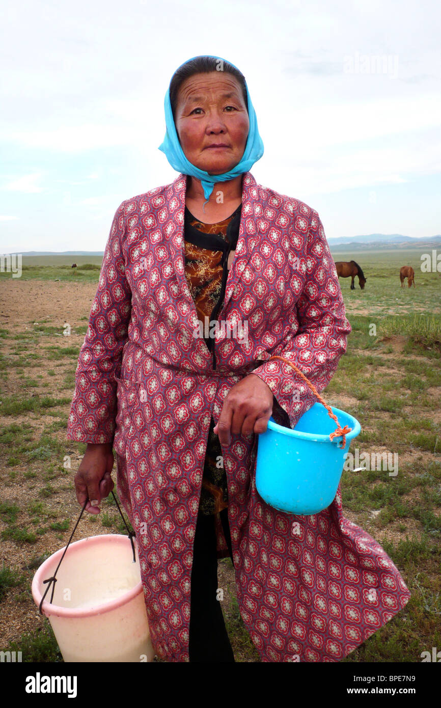 Portrait of mongolian nomads hi-res stock photography and images - Alamy