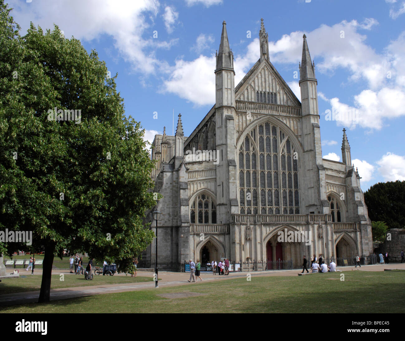 Winchester cathedral summer hi-res stock photography and images - Alamy