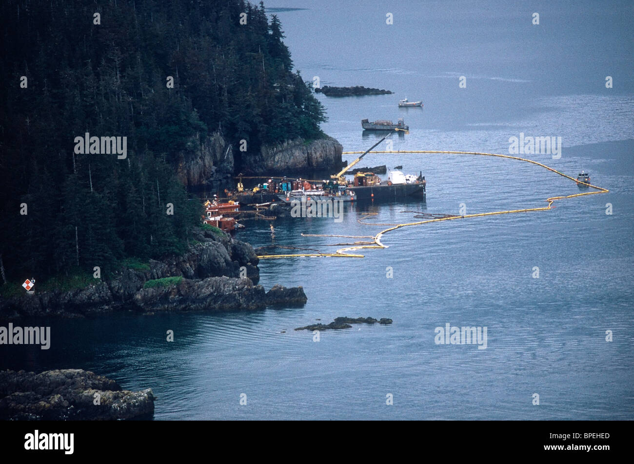 Oil spill clean up Exxon Valdez Alaska USA 1989 Stock Photo Alamy