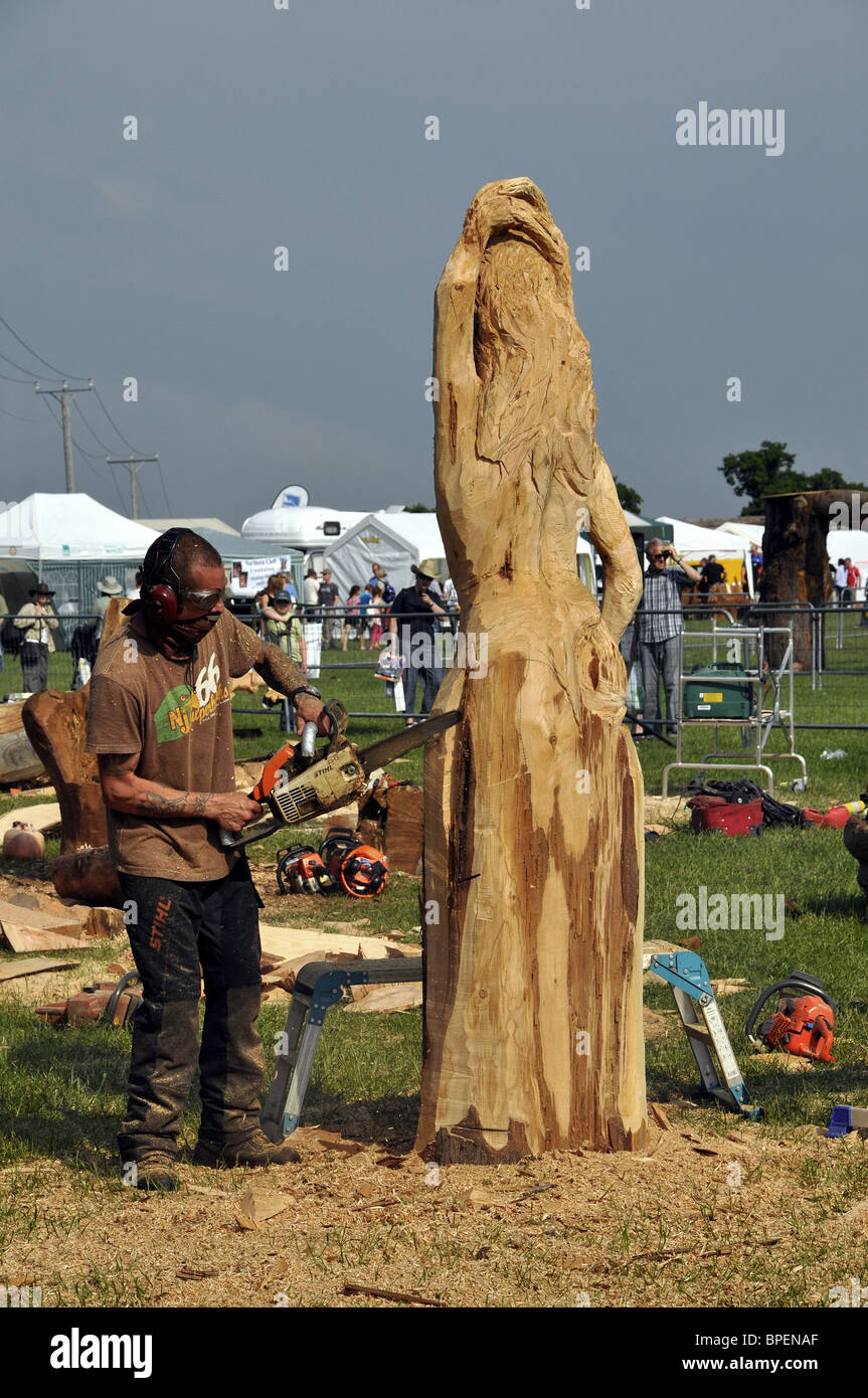 Carving with a chainsaw hires stock photography and images Alamy