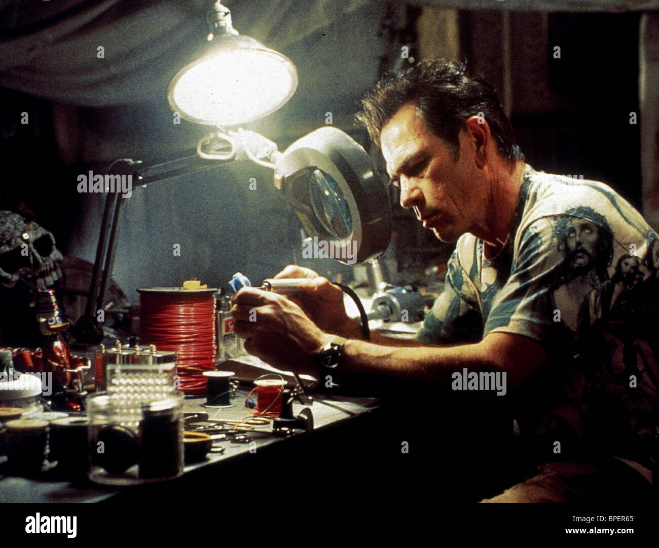 TOMMY LEE JONES BLOWN AWAY (1994 Stock Photo - Alamy
