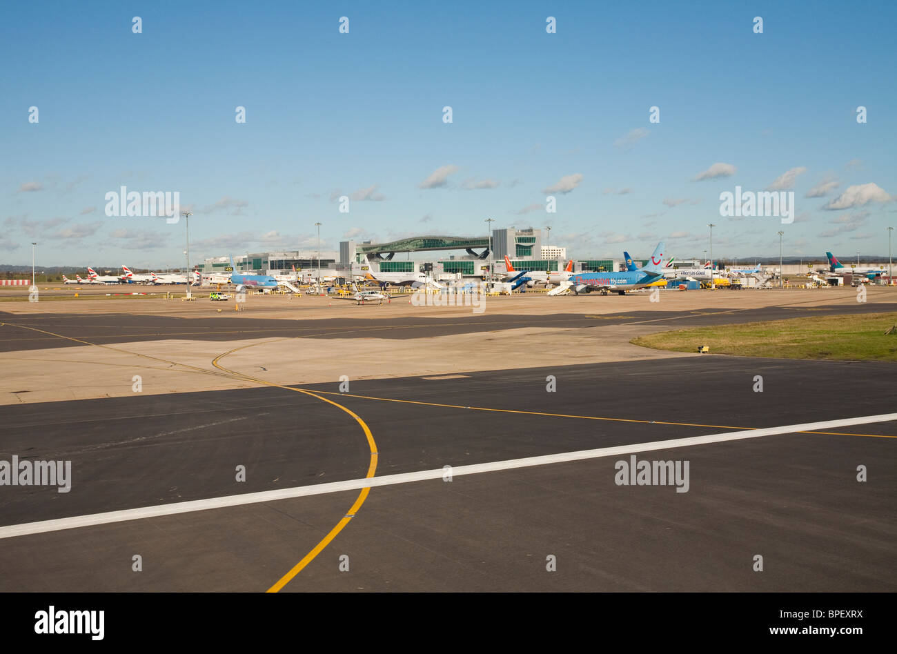 Taxi-way at Gatwick airport Stock Photo: 31061182 - Alamy