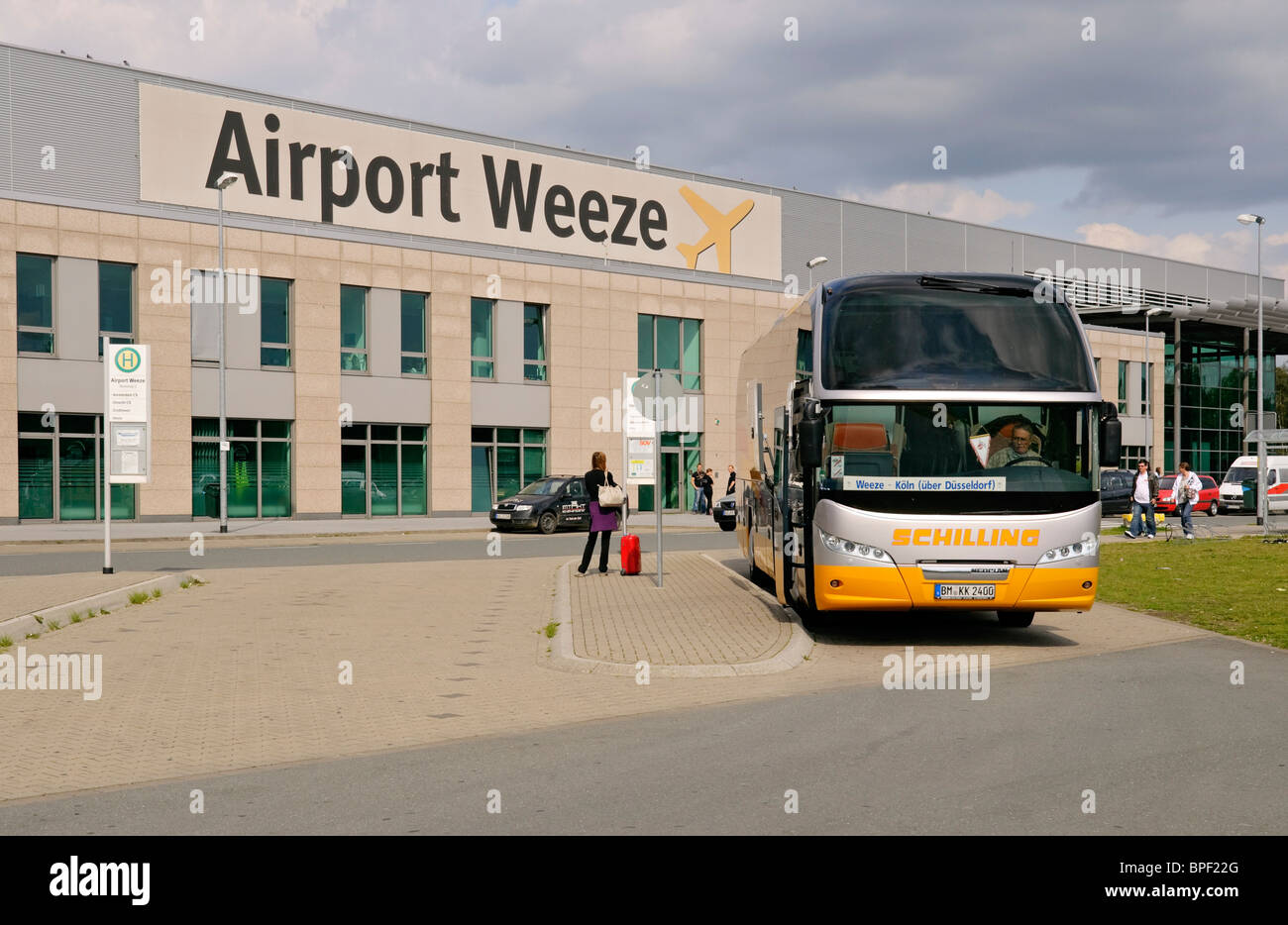 Terminal building at Weeze (Niederrhein) Airport with Düsseldorf & Cologne  shuttle bus, North Rhine-Westphalia, Germany Stock Photo - Alamy