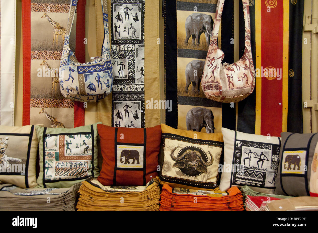 Souvenir africa display hires stock photography and images Alamy