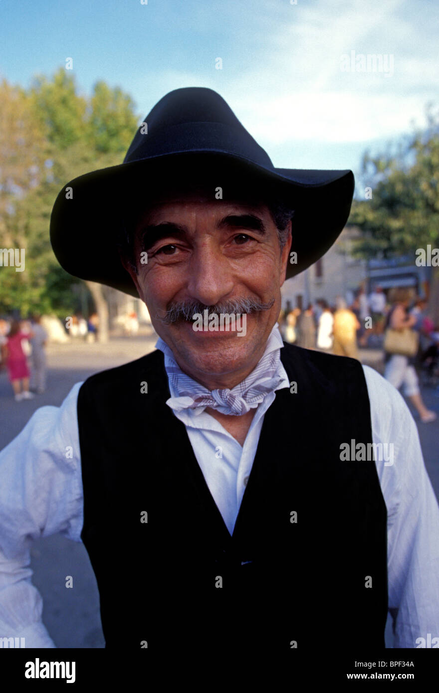 1, one, Frenchman, French man, eye contact, front view, head and