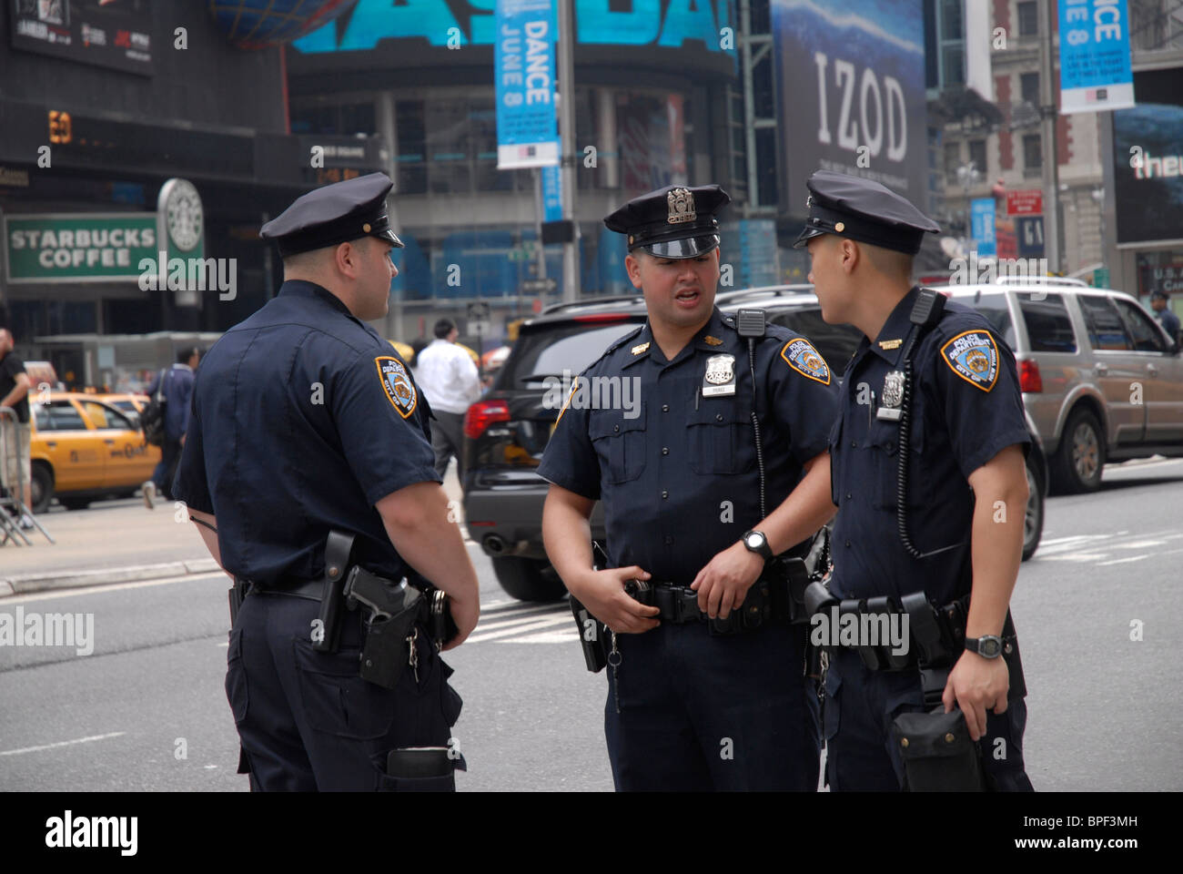 New York City policemen Stock Photo - Alamy