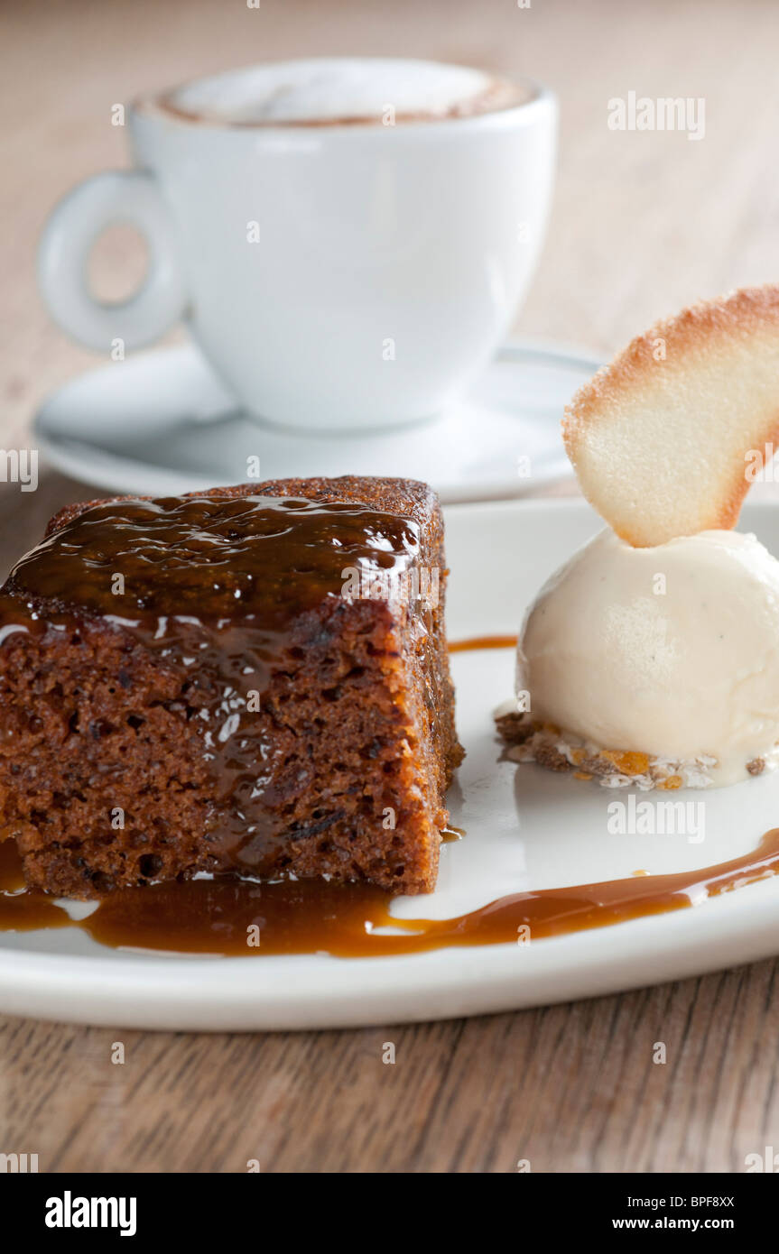 Traditional English pub food Sticky toffee pudding Stock Photo Alamy