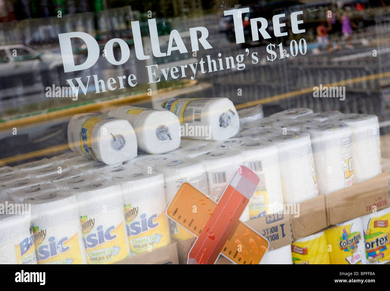 A Dollar Tree retail store in suburban Maryland Stock Photo Alamy