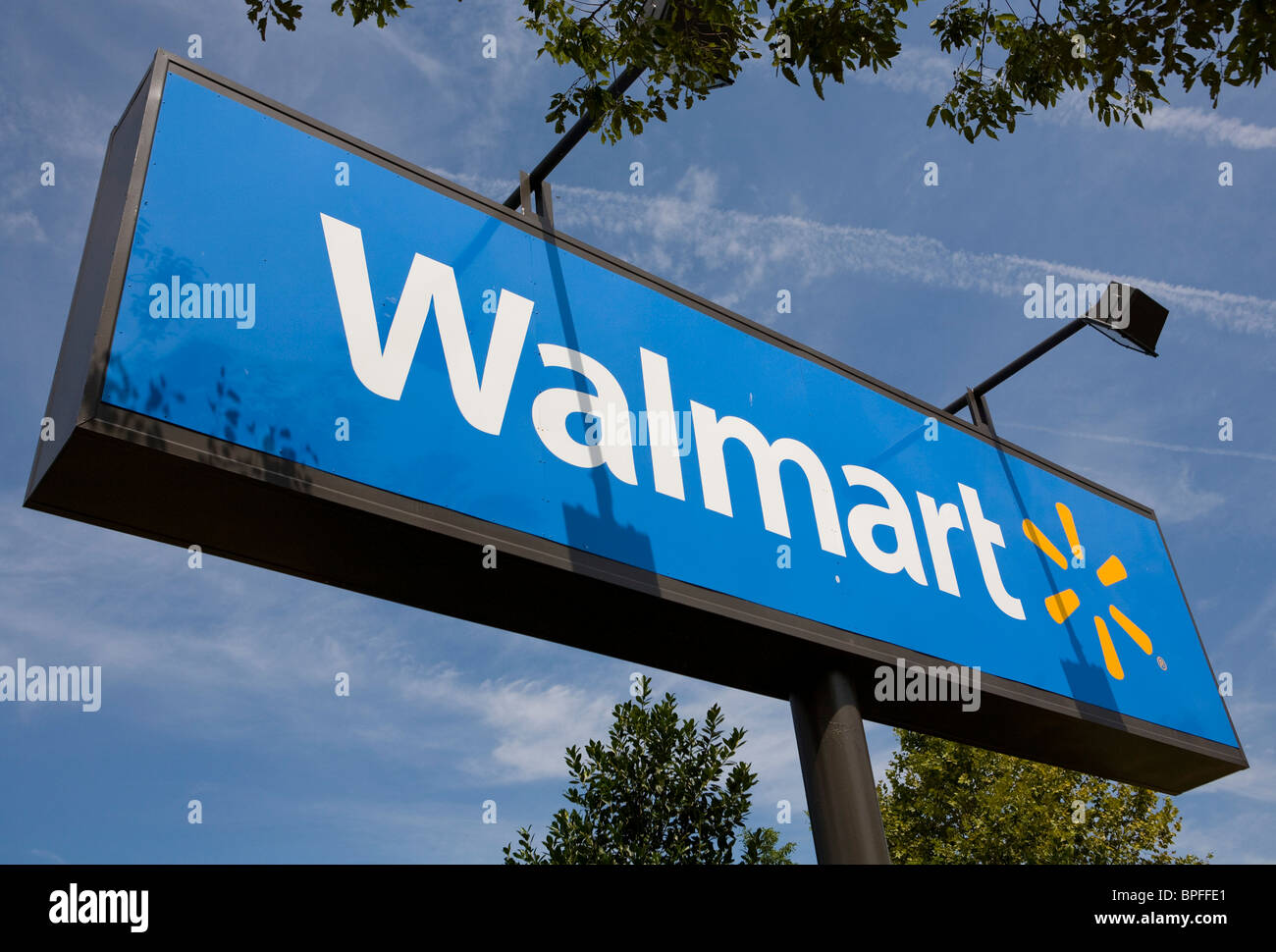 Walmart store sign hires stock photography and images Alamy