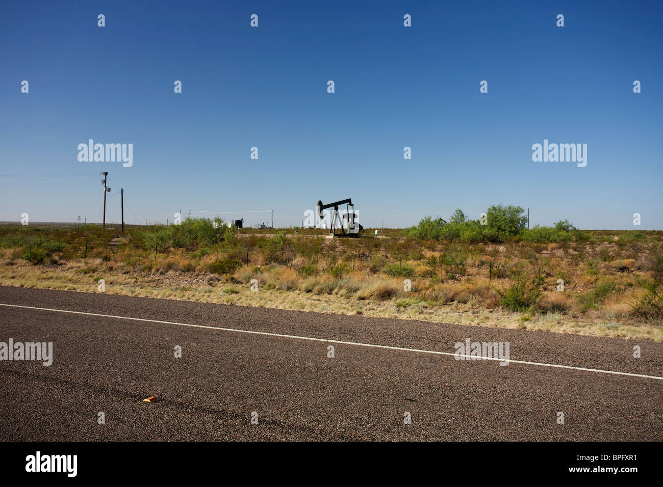 Oil rig by the highway in Arizona USA Stock Photo - Alamy