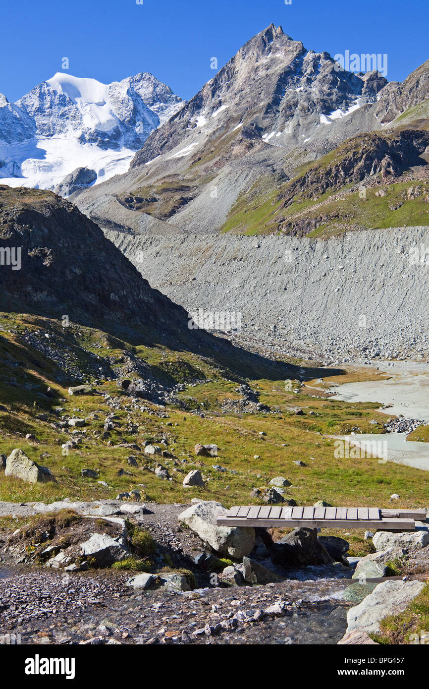 Walking swiss alps hi-res stock photography and images - Alamy