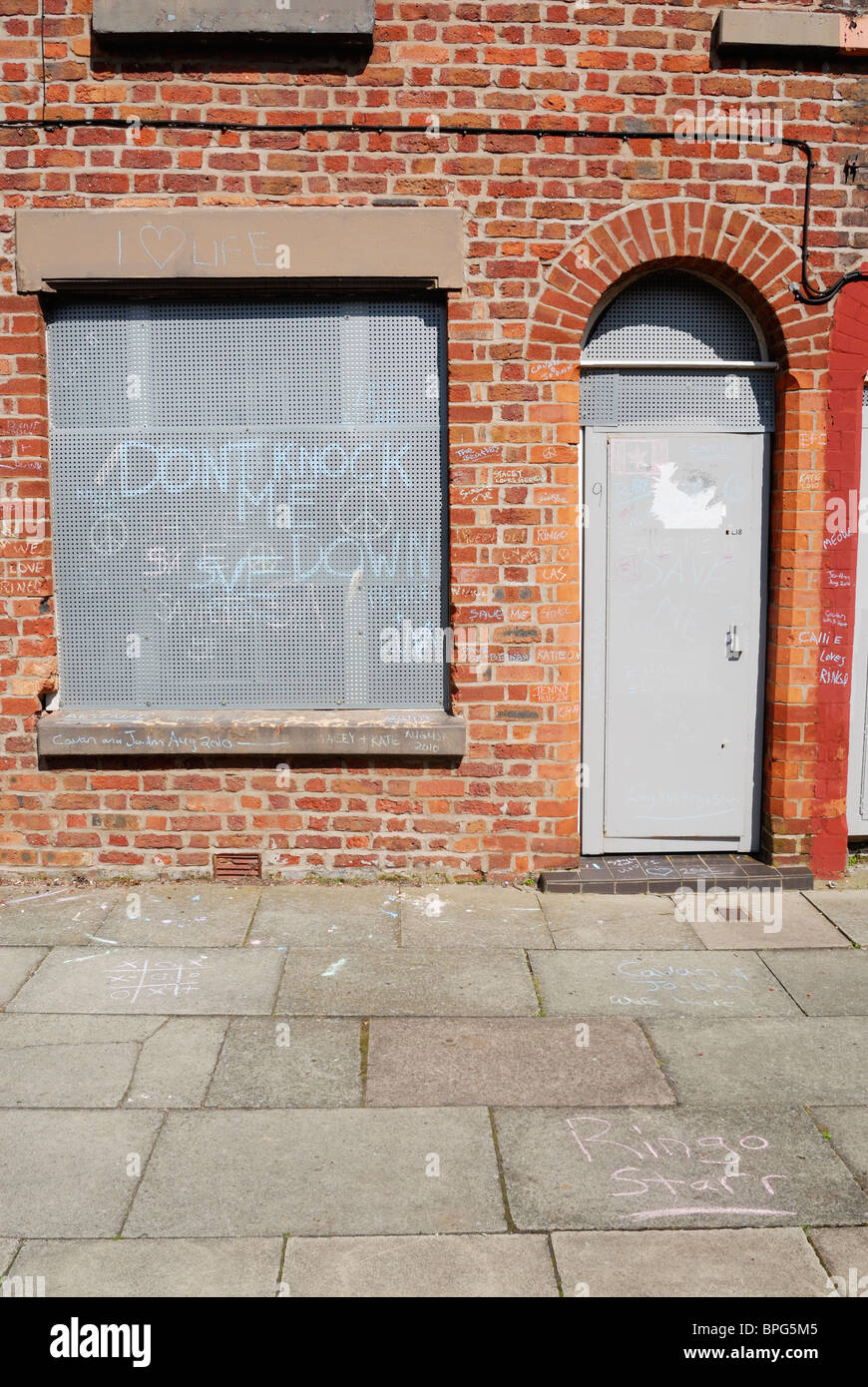 9 Madryn Street  in Dingle, Liverpool - Ringo Starrs birthplace - boarded up ready for demolition from 1st. October 2010 Stock Photo