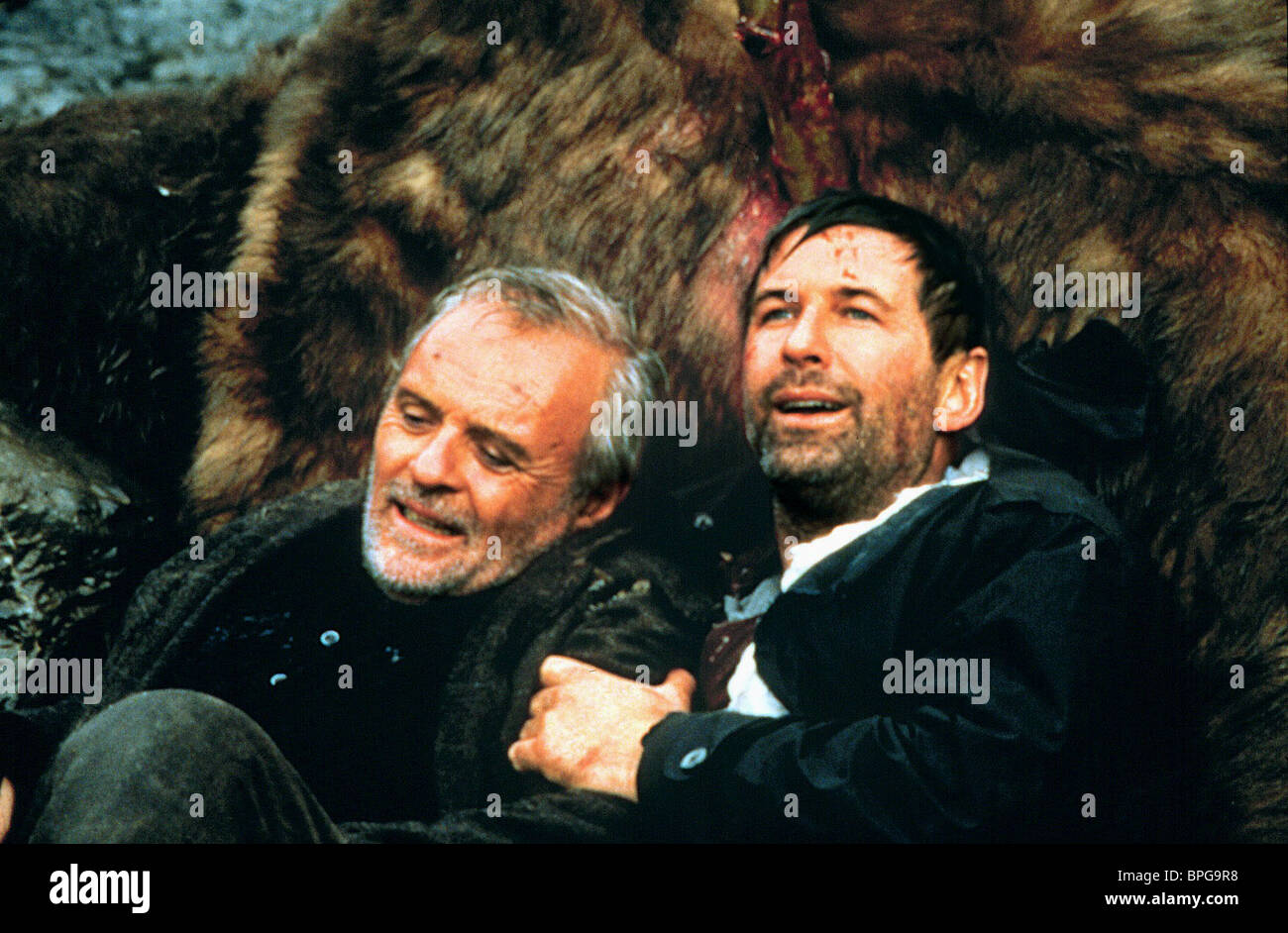 ANTHONY HOPKINS, ALEC BALDWIN, THE EDGE, 1997 Stock Photo  Alamy