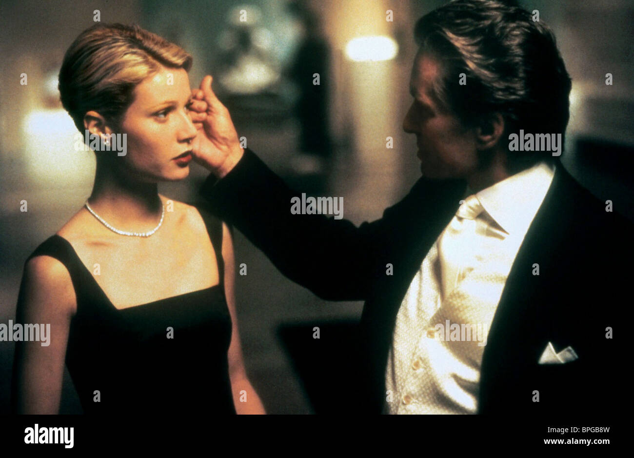 Film Michael Douglas Gwyneth Paltrow GWYNETH PALTROW, MICHAEL DOUGLAS, A PERFECT MURDER, 1998 Stock Photo