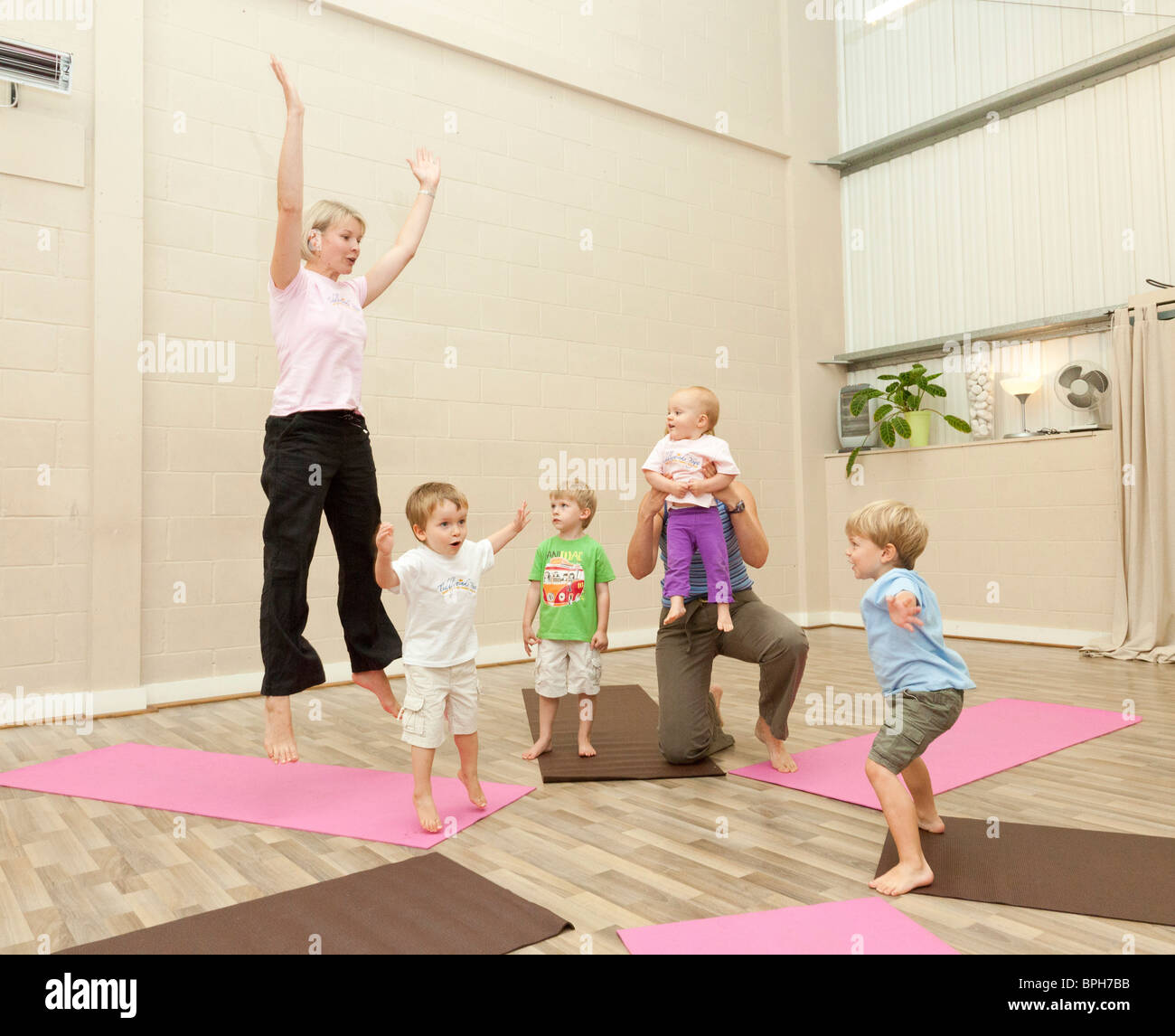 mothers and babies yoga exercise class Stock Photo Alamy
