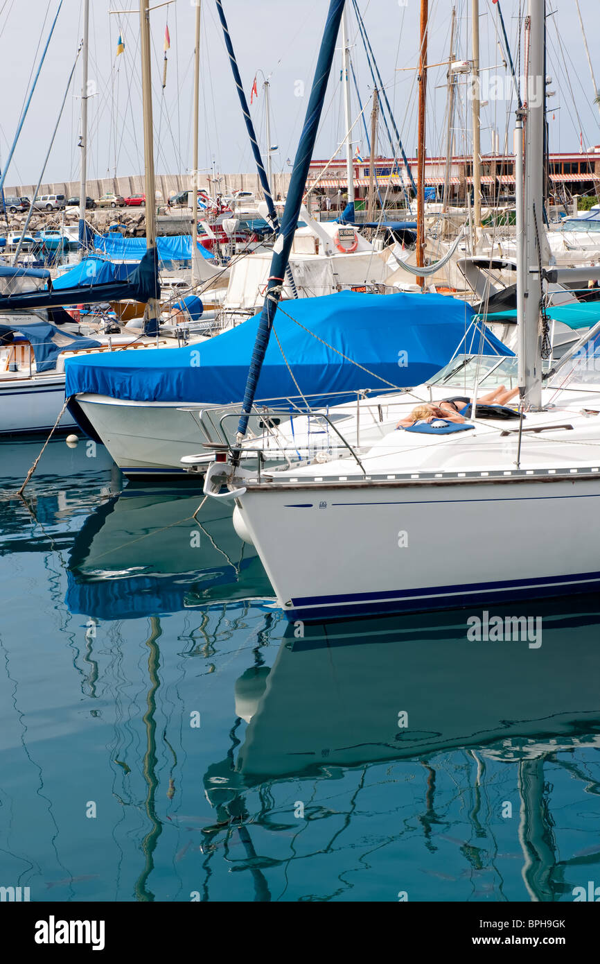 Tourist boats mogan hi-res stock photography and images - Alamy