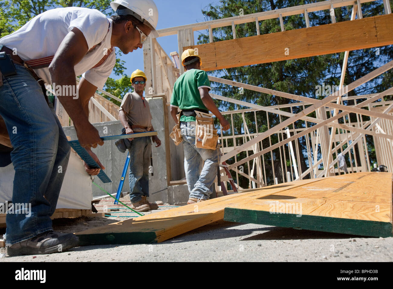Carpenters working on a lamination beam at a construction site Stock Photo Alamy