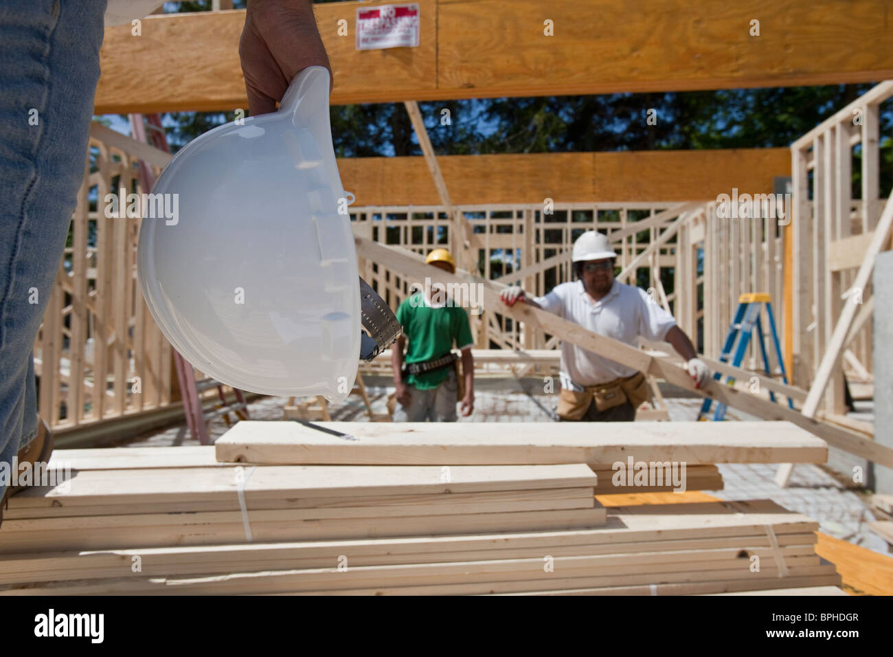 Carpenters framing a house Stock Photo Alamy