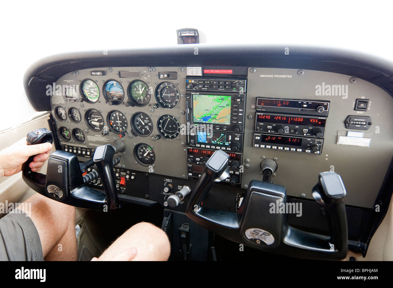 Pilot at the controls of Cessna 172 Stock Photo - Alamy
