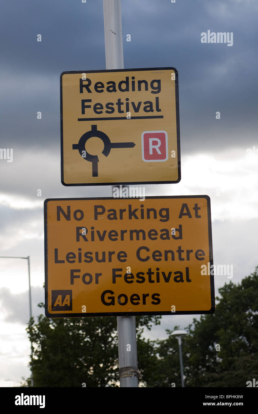 Parking signs for Reading Festival Stock Photo - Alamy