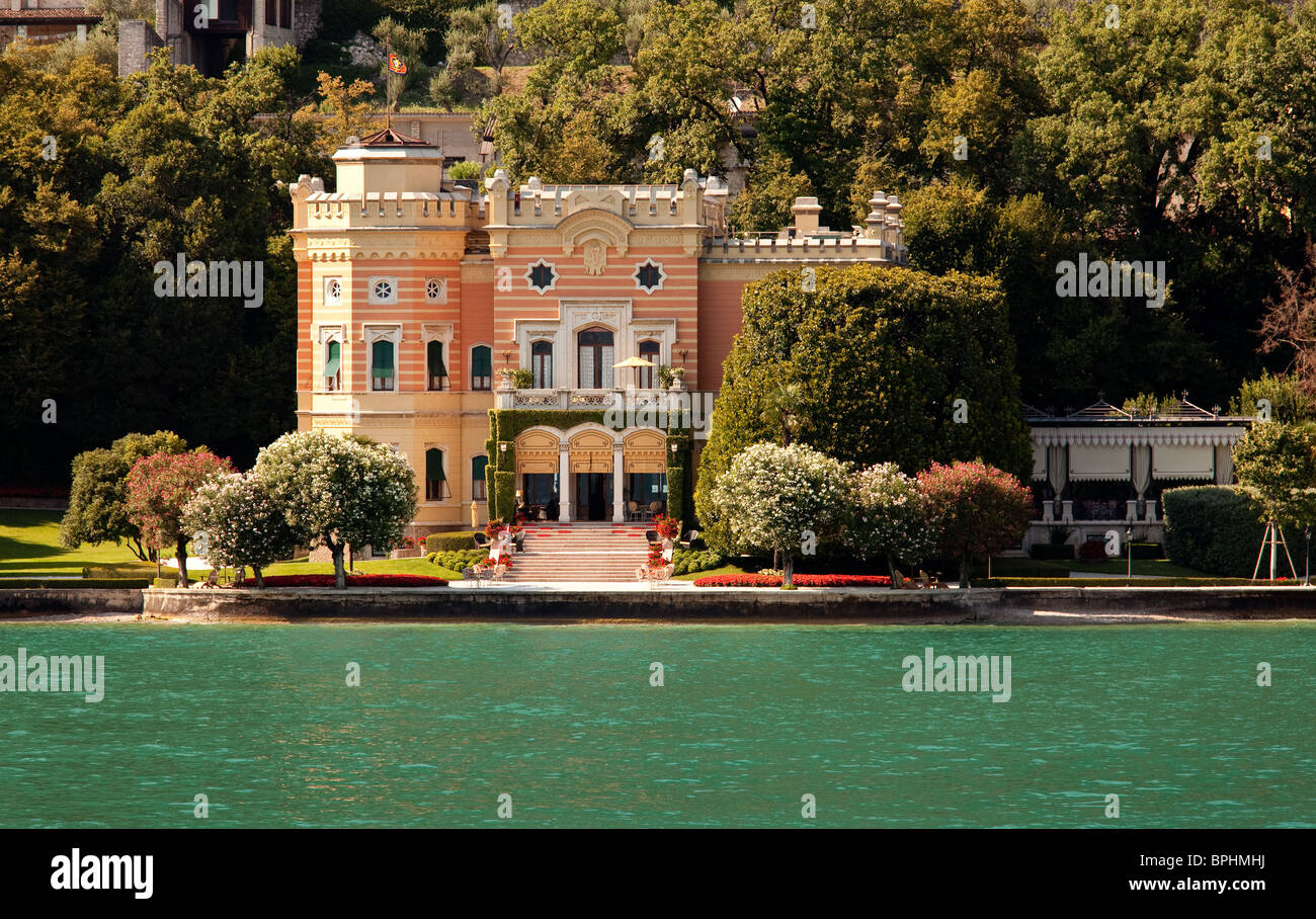 Expensive villa on Lake Garda shore Stock Photo Alamy