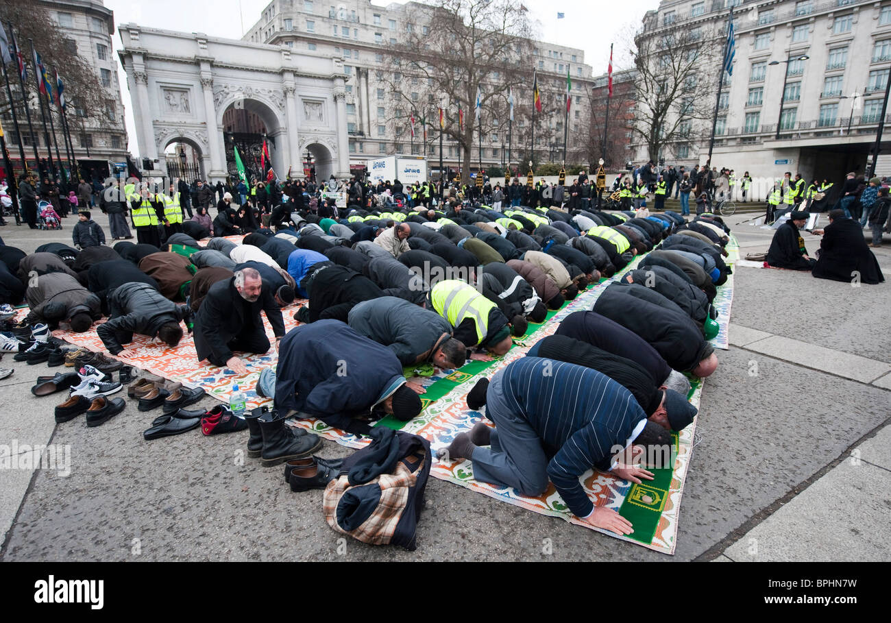 Shia muslims pray at Marble Arch ahead of Arbaeen procession in central London UK Stock Photo