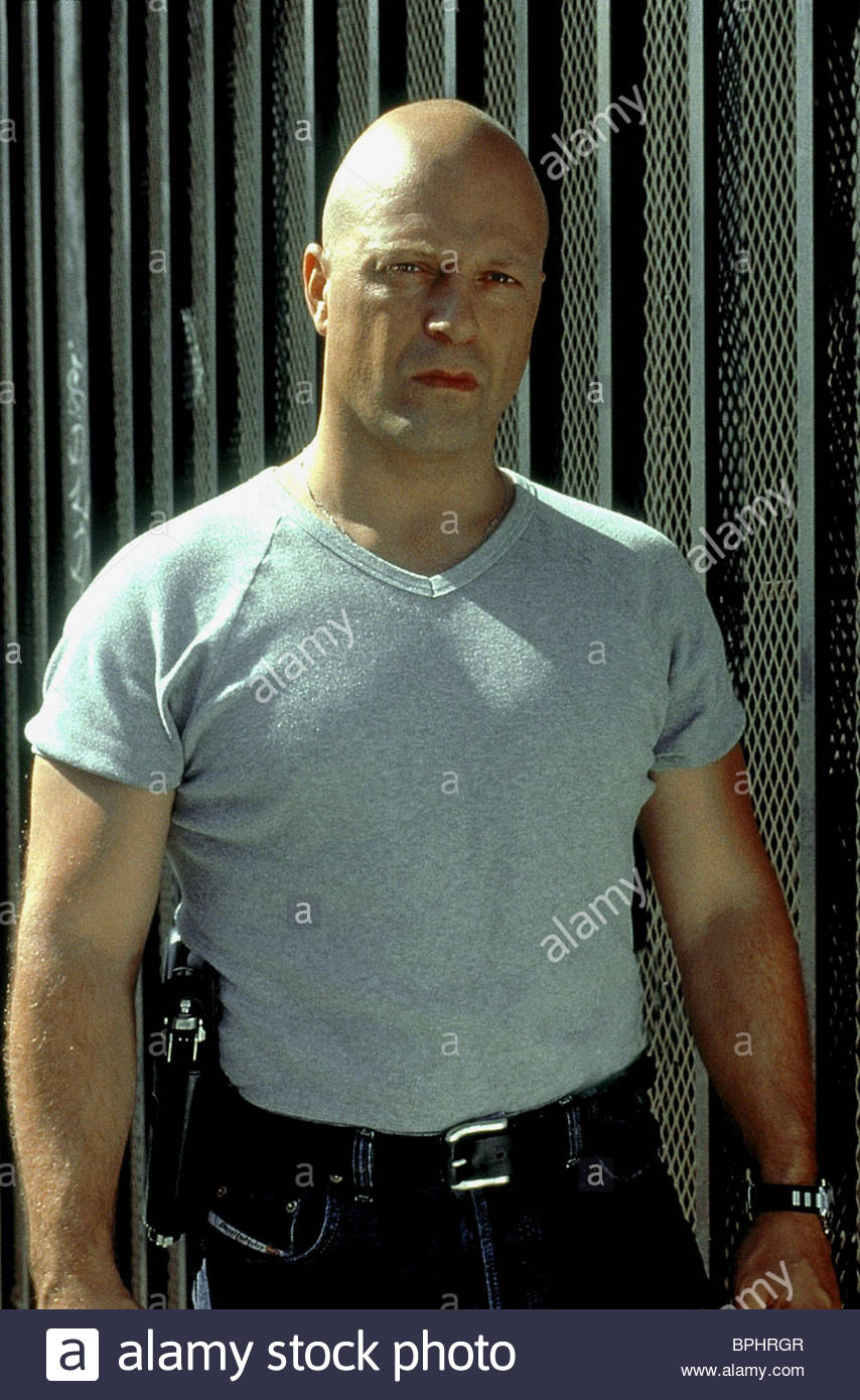 michael-chiklis-the-shield-season-1-2002-BPHRGR.jpg
