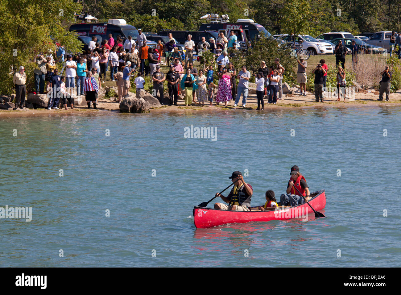 Indians Paddle Canoes Across US-Canada Border to Enforce 1794 Treaty Stock Photo
